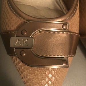 Women’s Size 8M Anne Klein Taupe Pumps